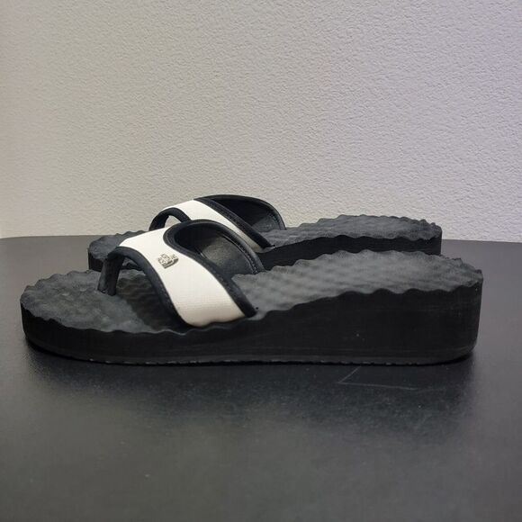 The North Face Womens Base Camp Sandal White Black Flip Flop Beach Shoes Sz 8‎ - Picture 1 of 10